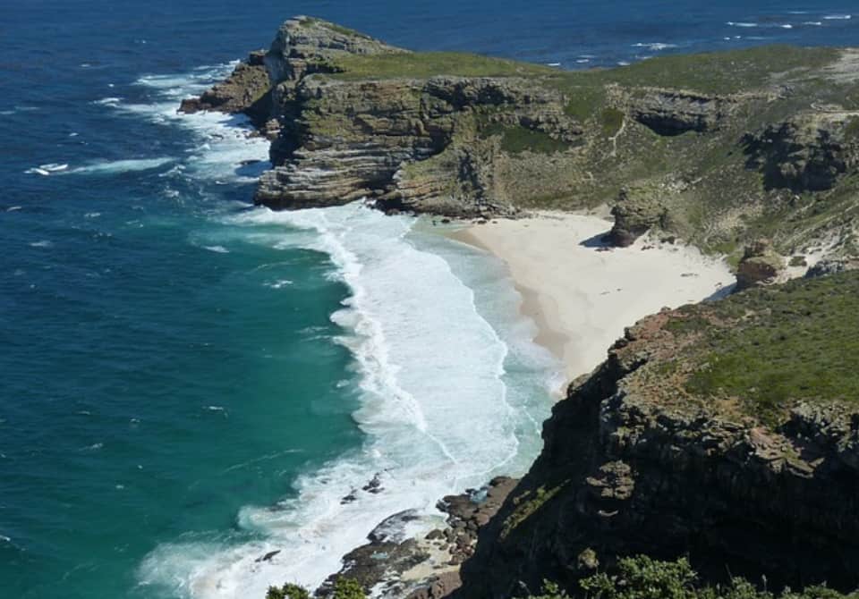 percorrendo il primo tratto della mitica N2 si attraversano spiagge, natura selvaggia