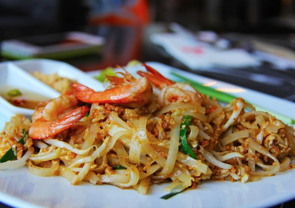 Patria dello street food: c'è sempre giorno e notte qualcuno in strada che cucina e che mangia di tutto