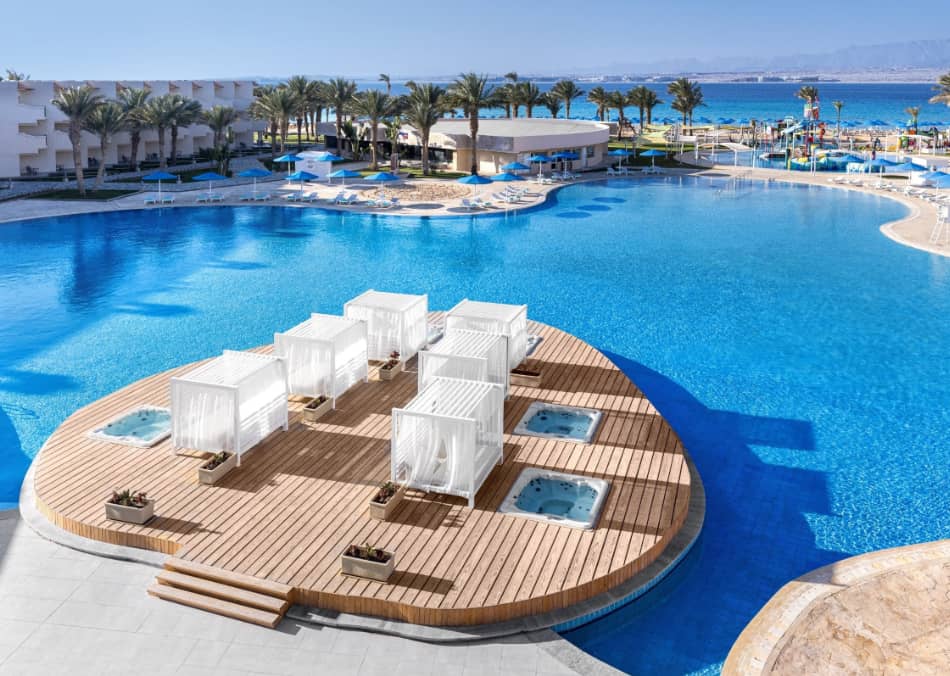 fantastici scenari tra mare e piscina