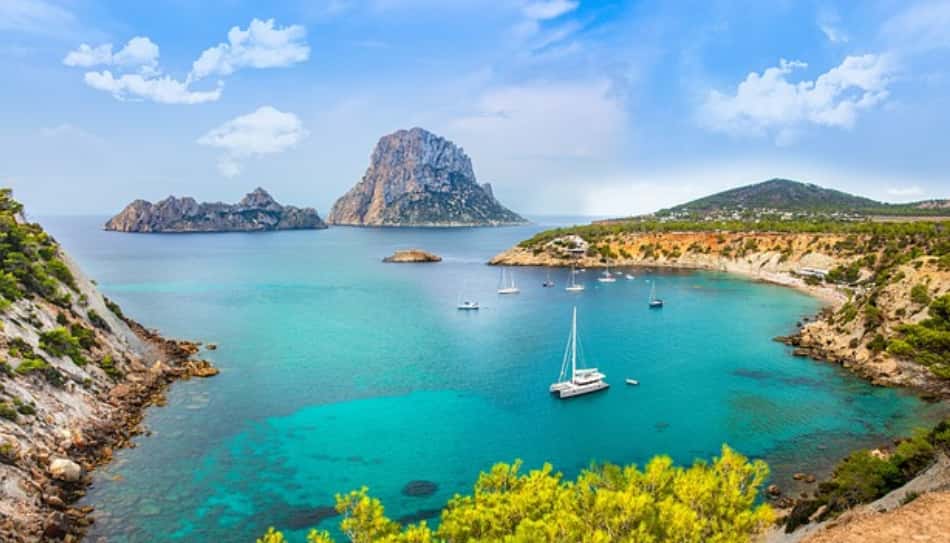 baie splendide e azzurre, spiaggette solitarie, colline boscose, angoli quasi spirituali