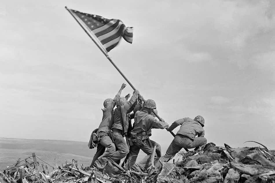Un’isoletta iconica del Pacifico è sicuramente quella di Iwo Jima in Giappone, teatro di una battaglia strategica e location di una delle foto di guerra più famose di tutte i tempi