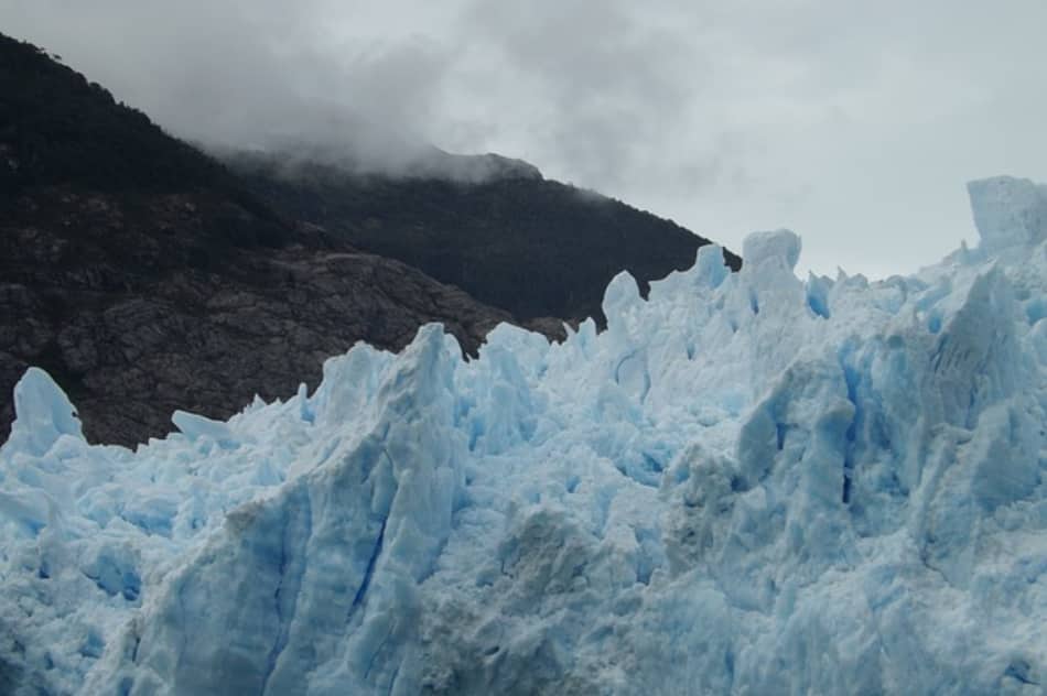 immensa Patagonia, tanto amata anche dal compianto Luìs Sepùlveda, "selvaggia e indomita, è un regno di ghiacci eterni e venti furiosi