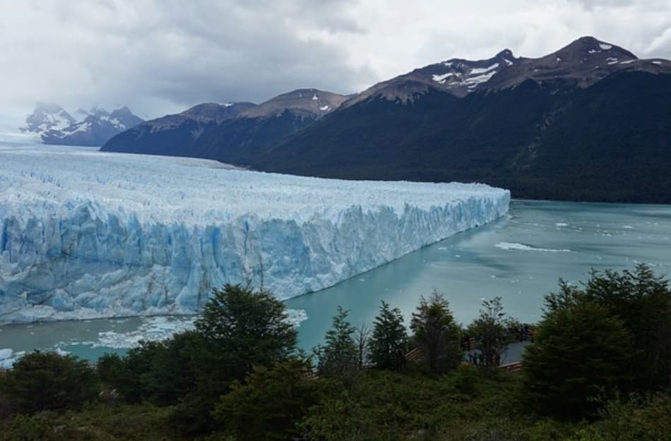 Qui si aprono luoghi vergini, orizzonti di migliaia di chilometri di niente, di gelidi prati e steppe