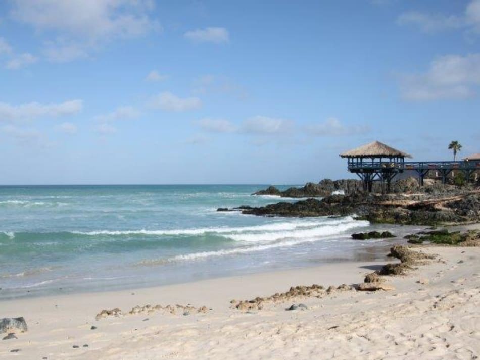 spiagge incontaminate. Le onde comandano, i colori del mare dominano il paesaggio