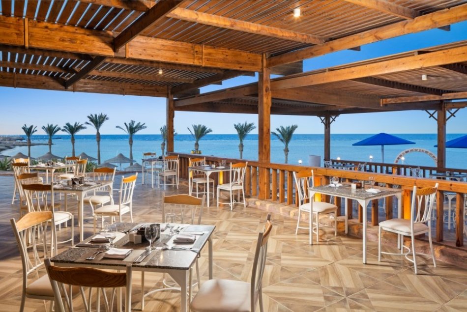 La struttura è talmente ampia e ricca di ristoranti, piscine, bar