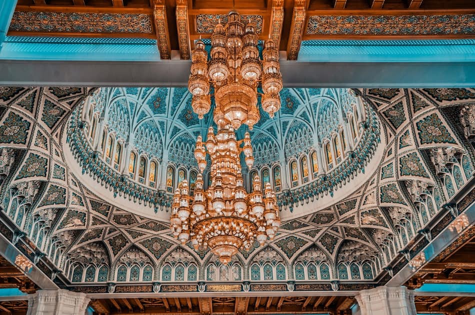 Da non perdere la moschea dedicata al sultano Qaboos con elementi moderni ed islamici