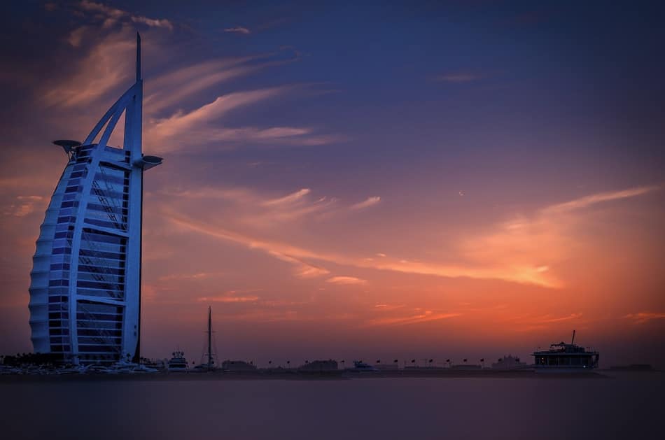 è possibile abbinare un viaggio in Oman alla visita degli Emirati Arabi Uniti, nazione con una forte economia basata su petrolio, affari e turismo. Dubai 