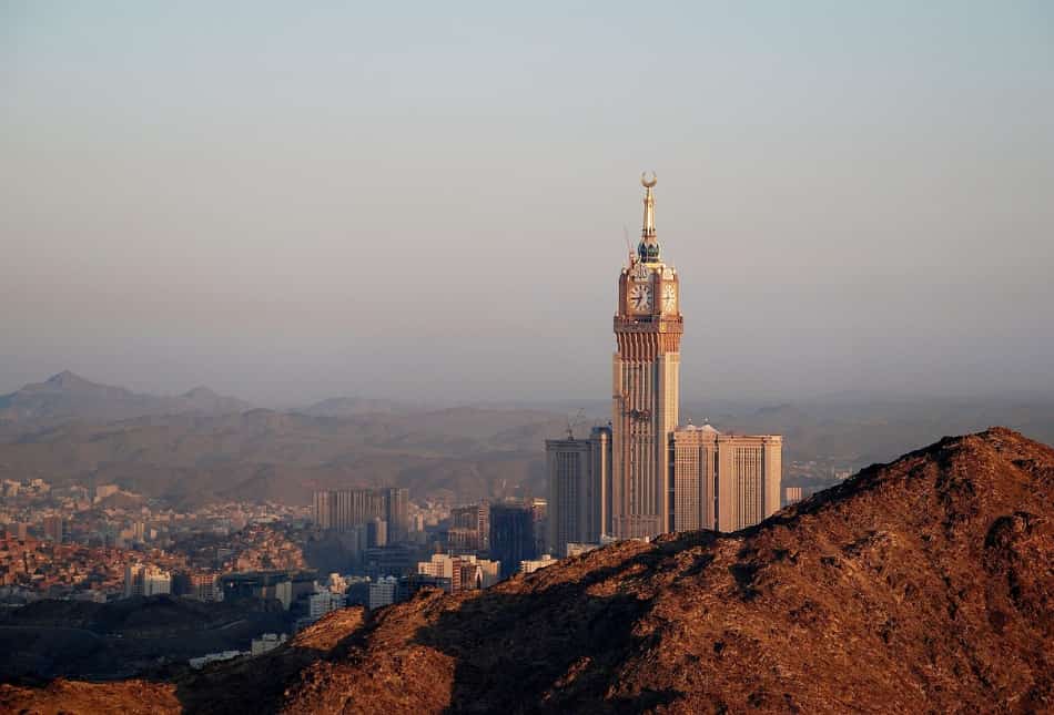 Mecca e Medina, che attirano ogni anno milioni di pellegrini provenienti da tutto il mondo islamico