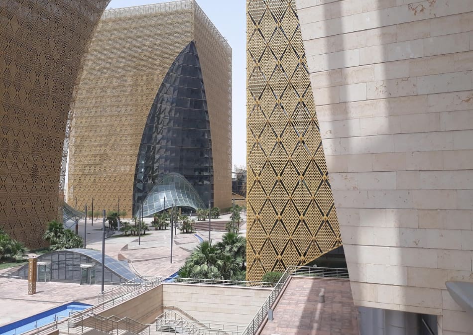Riyadh è la capitale e la più la grande città della nazione