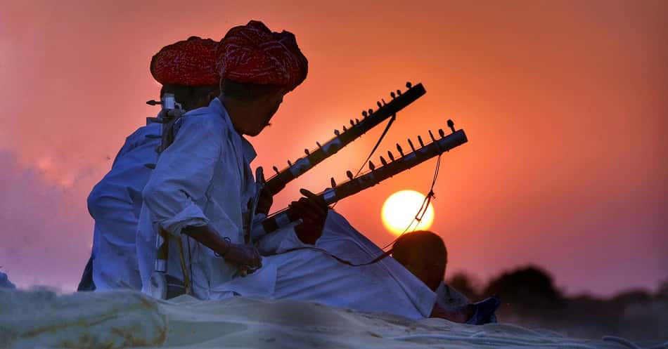 Partiamo alla scoperta del suo stato più grande fra la catena dei monti Aravalli, il deserto del Thar, dune sabbiose