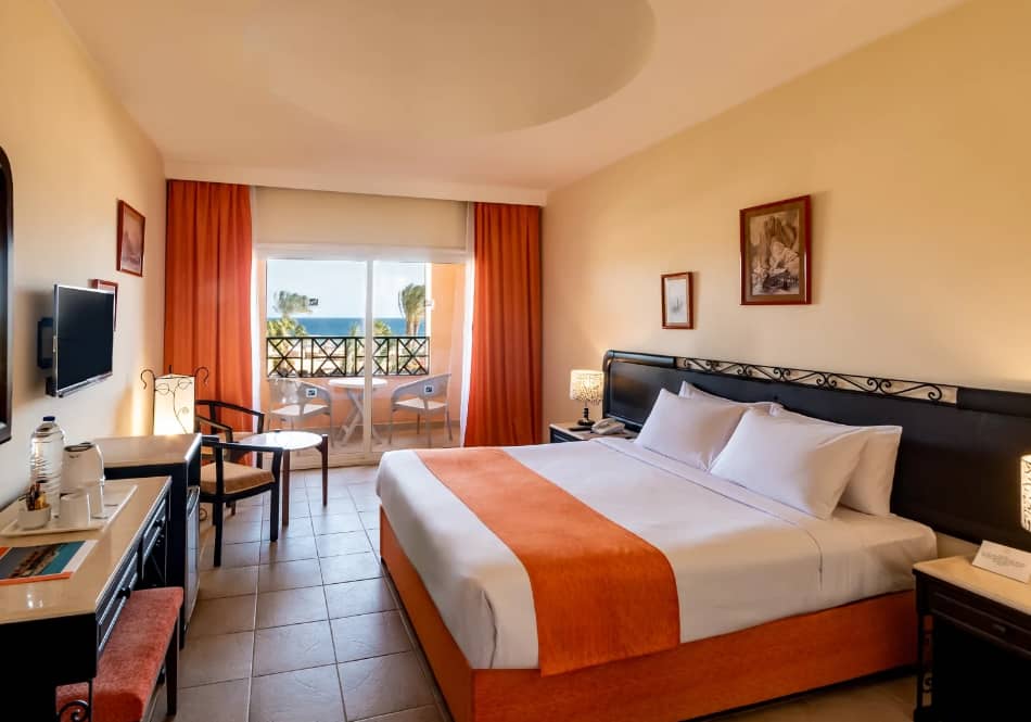 hotel Wadi Lahami Azur Resort a Berenice è ciò che ha offerto anche in pieno Agosto camere pulite con arredamento rinnovato