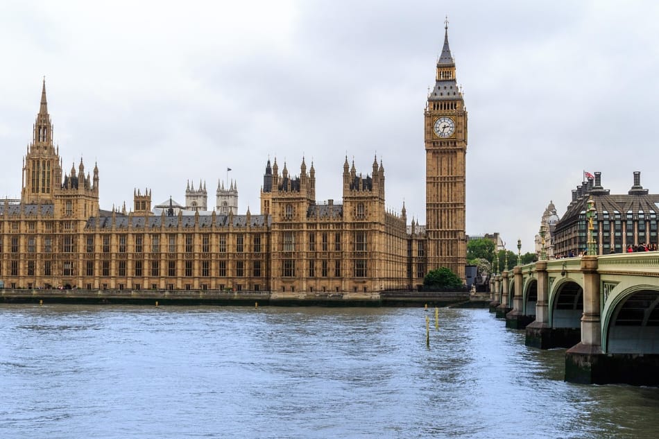 La Westminster Hall nella storia d’Inghilterra è stata usata per ospitare le corti di giustizia e le più importanti cerimonie del paese mentre il nome Big Ben che è passato nel tempo dal descrivere la campana più grande della Torre dell’Orologio