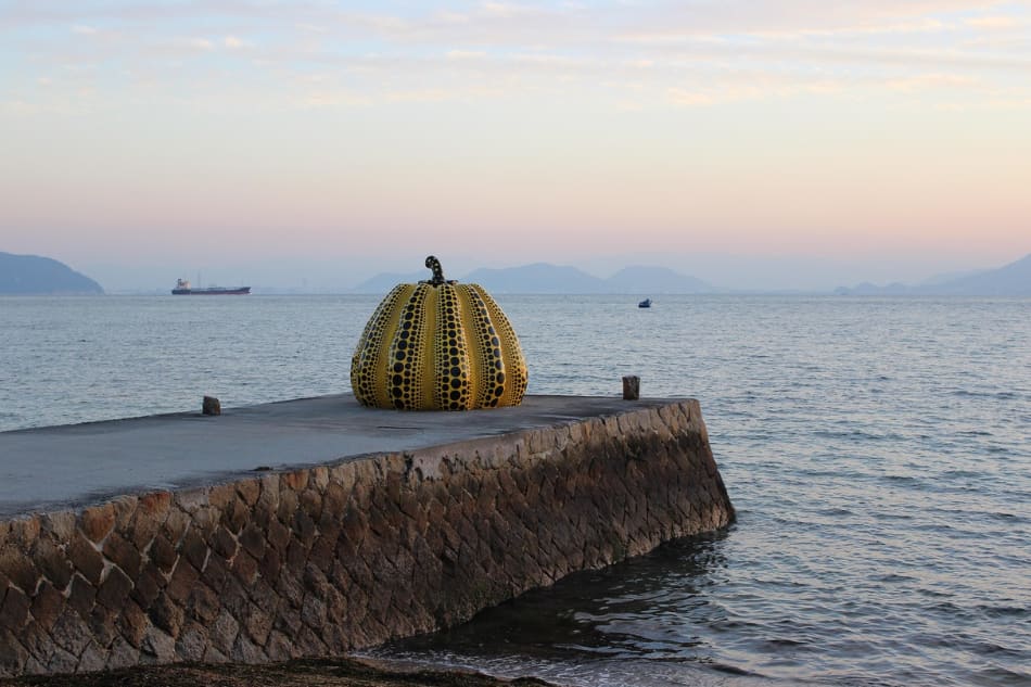L'arte di Naoshima e Teshima sorprende, incuriosisce, dà spazio alla meditazione e lascia anche un velo di mistero